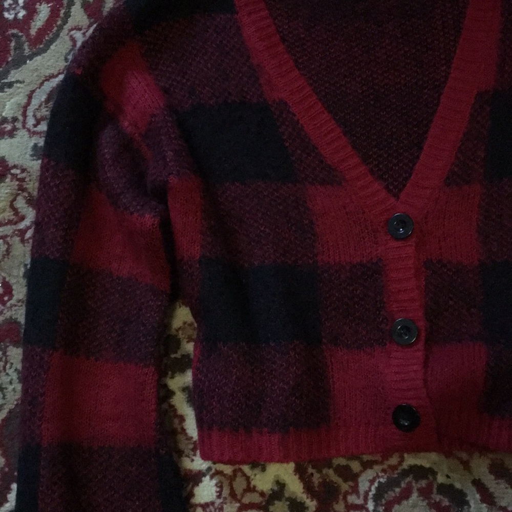 Red button down cropped cardigan - Picture 2 of 2